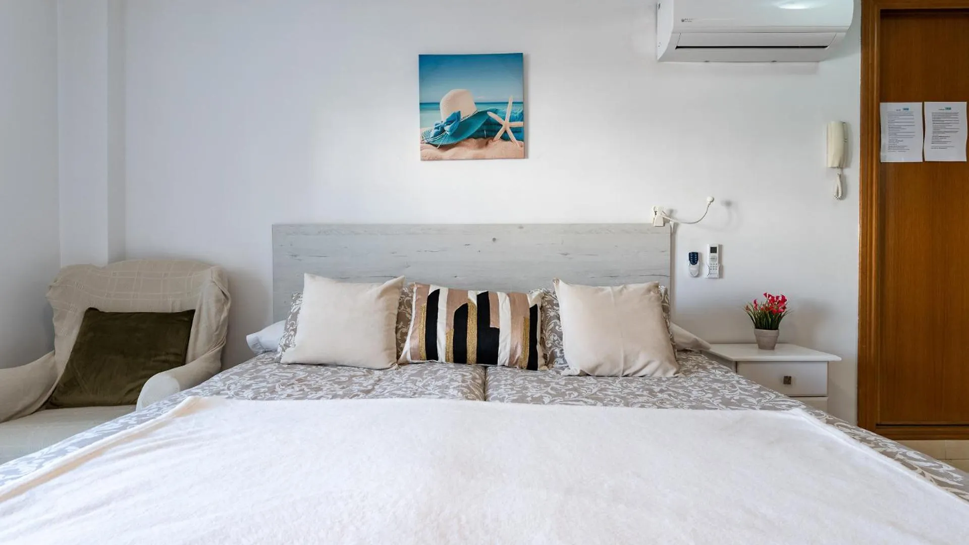 Malagasuite El Levante Apartments Торремолинос